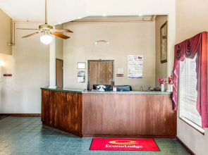 Travelers Lodge & Suites