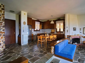 Beachfront villa with huge garden, 3br, Halkidiki