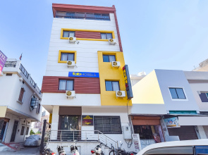 Fabhotel Vardan Villa
