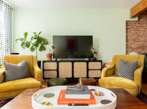 Wyatt's Saloon Guest House 2