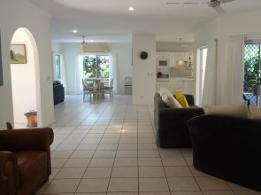 Palm Cove Holiday House