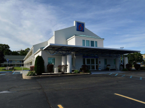 Motel 6 Tewksbury, MA - Boston