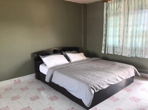 On Lee Apartment