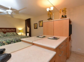 Kaleialoha #208 1 Bedroom 1 Bathroom Condo by Redawning