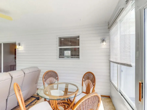 Lanai & Gas Grill: Bright Home in The Villages!