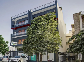 OYO Townhouse 80033 Noida Grand