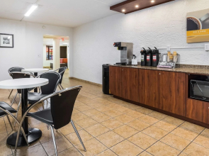 Super 8 Prospect Heights/Northbrook