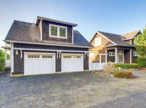 Oceanfront Moclips Escape w/ Deck & Beach Access!