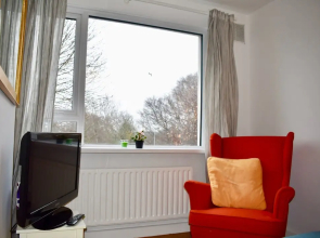 2 Bedroom Apartment 1 Bathroom