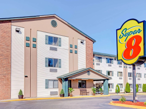 Super 8 by Wyndham Louisville Airport