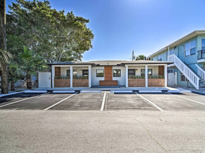 Madeira Beach Studio w/ Easy Access to Shore!
