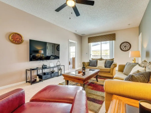 11 Mi to Disney: Home w/ Pool in Davenport!