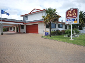 Bk's Palm Court Motor Lodge