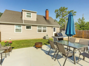 Dog-friendly Port Clinton Home: Walk to Lake Erie!