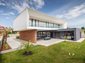 Beautiful Home in Liznjan With 4 Bedrooms, Outdoor Swimming Pool and Heated Swimming Pool
