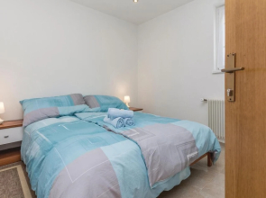 Nice Home in Vrsi With 5 Bedrooms, Wifi and Heated Swimming Pool