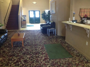 Woodridge Inn & Suites