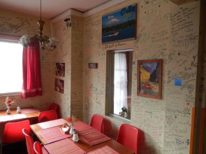 Travellers Place Hostel