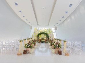 Cross Bali Breakers Resort