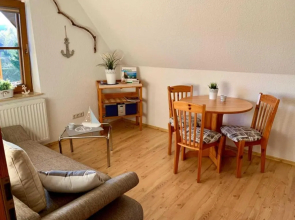 Land FeWo am Teich_ Reet gedeckt_O