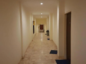 77 Sunset Plaza