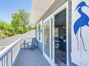 1 Mi to Beach & Pier! Chic Ocean Isle Studio