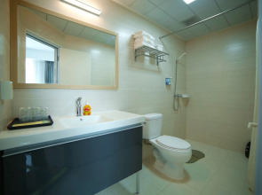 Sicily Hotel - Beijing Railway Station Temple of Heaven Dongmen Subway Station