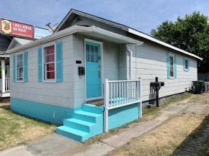 Cozy Historic Beach House In Ocean View 2 Bedroom Cottage by RedAwning