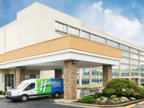 Holiday Inn Express Charleston-Civic Center by IHG