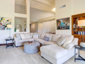 Golf Course View & Pool Access: Palm Desert Condo