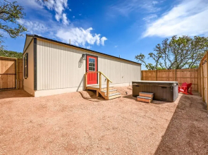 Luxury Casita- 3 mi to Main St W/hot Tub & Firepit