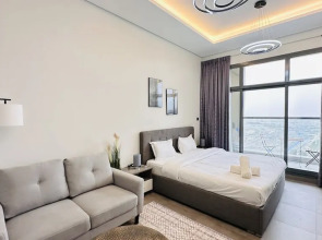 Luxury Spacious Apartment Near Downtown with Balcony and Free Parking by Belvilla