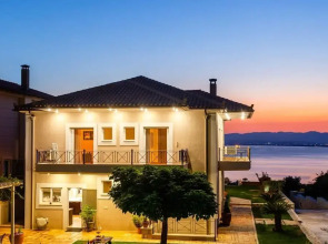 Sunset Paradise - Verga s Ultimate Seaview Getaway