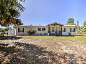 Steinhatchee Home w/ Boat Parking: 1 Mi to Marina