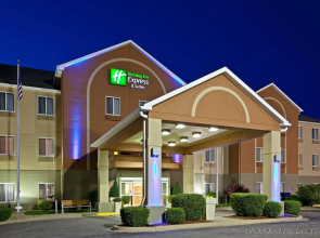 Holiday Inn Express Hotel & Suites Bedford by IHG