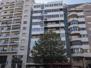 Portuguese Living Columbano Executive