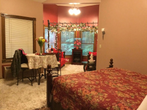 Spruce Hill Inn and Cottages