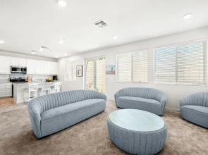 Sunny & Stylish Near LA 4BR Home w Desks & Lounge