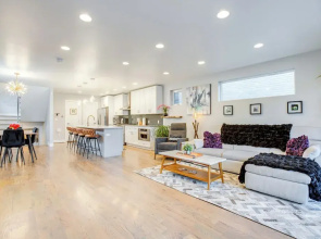 1 Mi to Dtwn Denver: Sleek Duplex w/ Rooftop Deck!