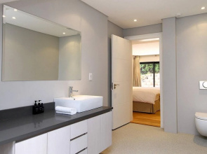 Large Three Bedroom Holiday Apartment in Camps Bay With Private Pool Casablanca