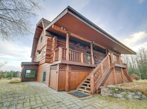 < 1 Mi to Kenai River: Spacious Cabin w/ Deck!