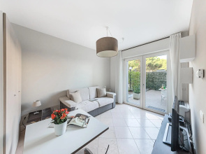 Residenza Miralago With Pool - Ground Floor Studio Apartment
