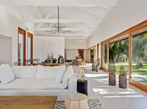 Modern Oasis Stunning Views of Golf Course River