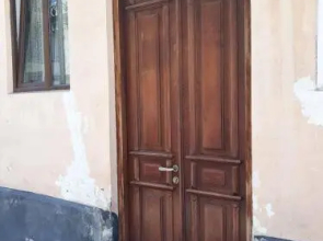 adin komnata udobstvami