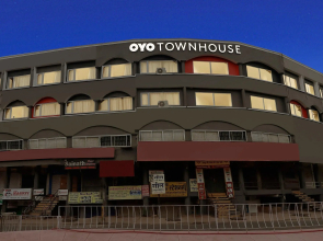 OYO Townhouse 135 Gandhi Hall