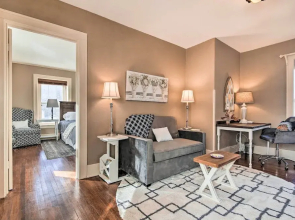 Pet-friendly Home: Grill & Fire Pit in Manhattan