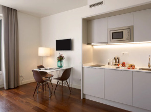 Duquesa Suites Landmark Hotel by Duquessa Hotel Collection