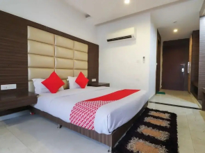 City Club & Hotels by OYO Rooms