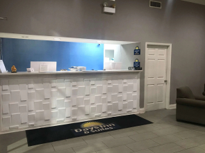 Days Inn & Suites by Wyndham Collierville Germantown Area
