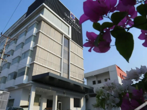 Alexander Luxury Hotel